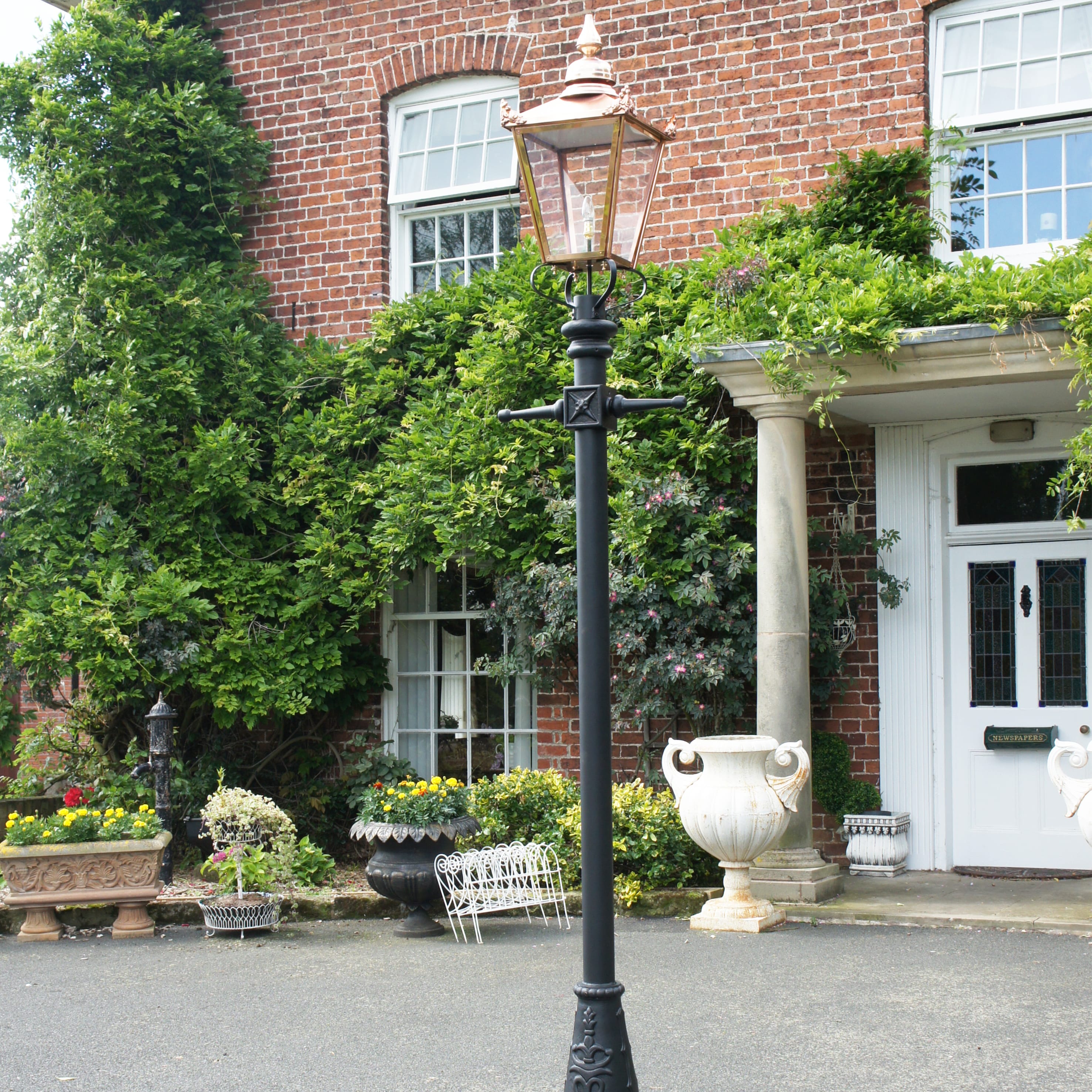 The Classic Copper Victorian Garden Lamp Post - 2.7m