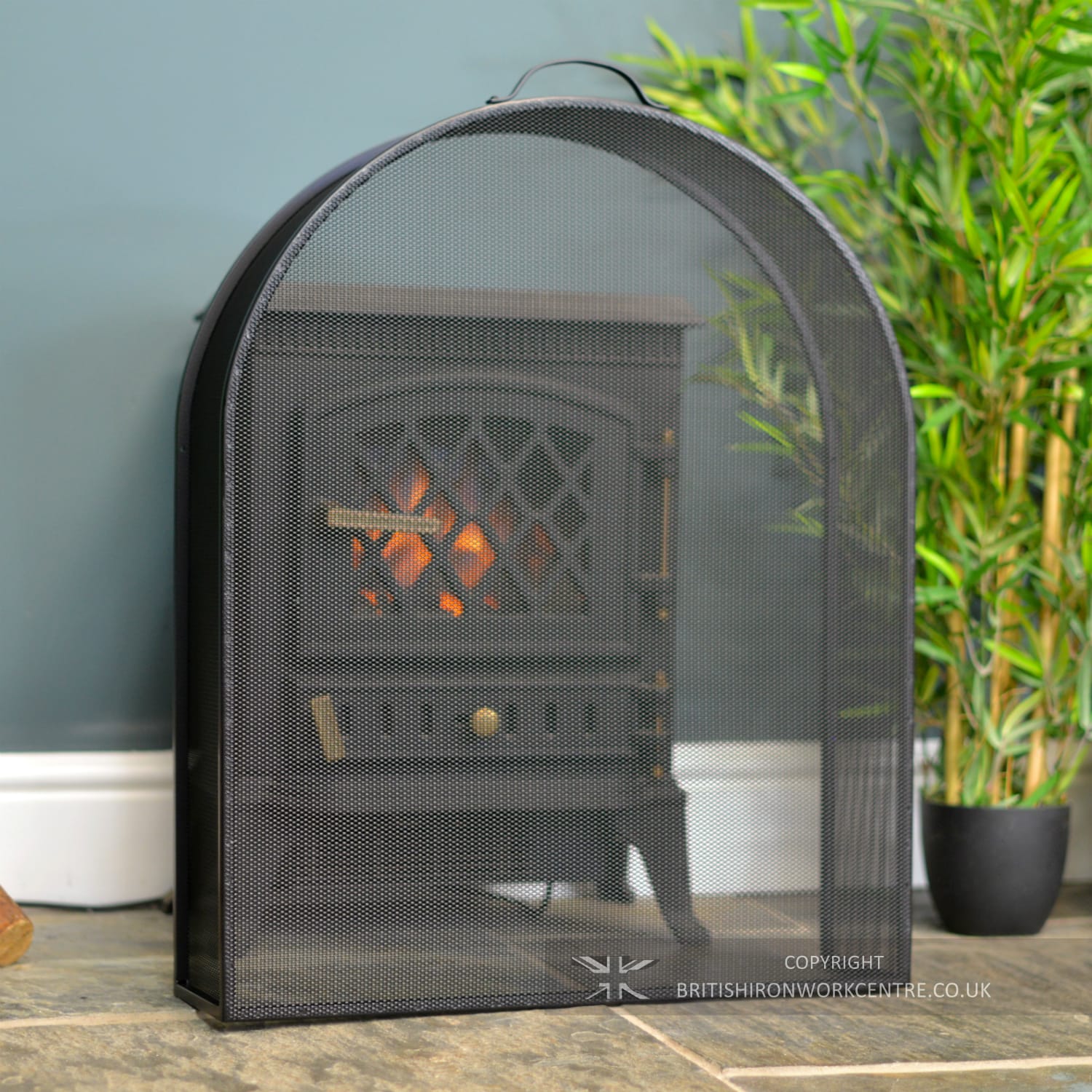 The Contemporary Arch Spark Guard With Side Panels
