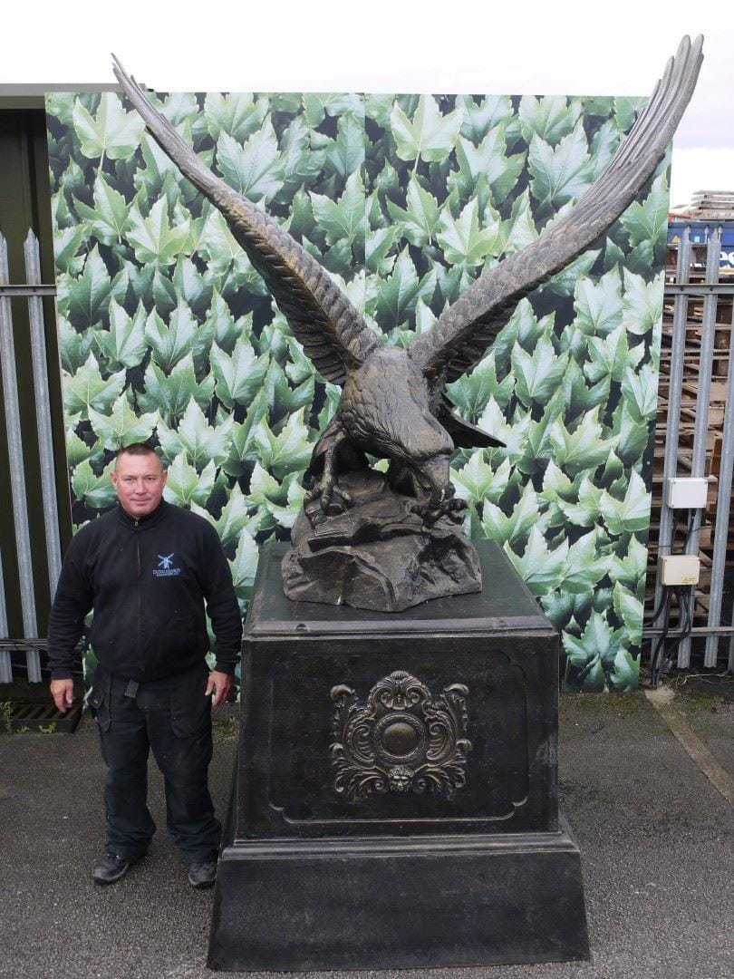 Large Eagle Looking Right (Bronze Finish)
