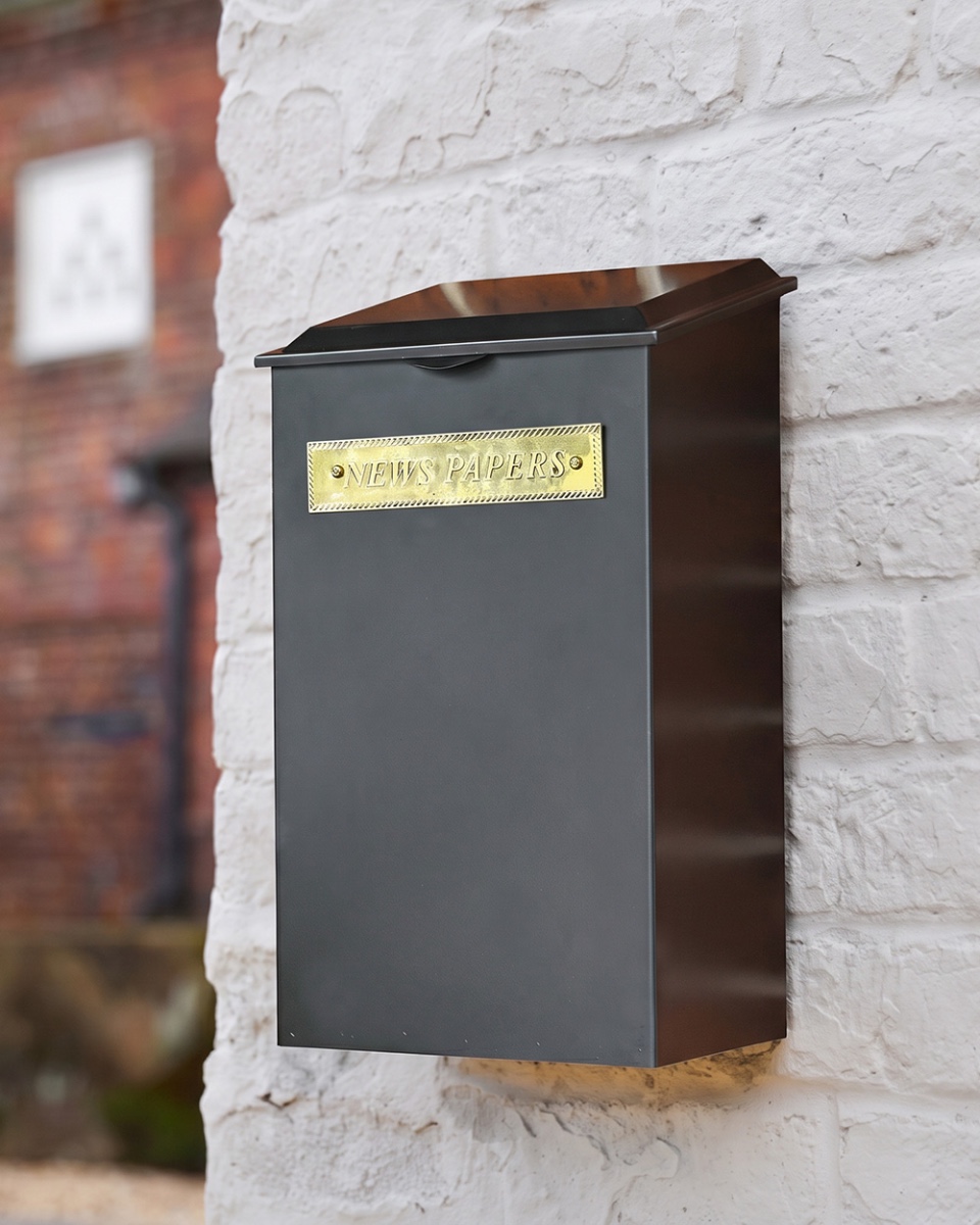 Medium "The Highgrove" Black Newspaper Holder