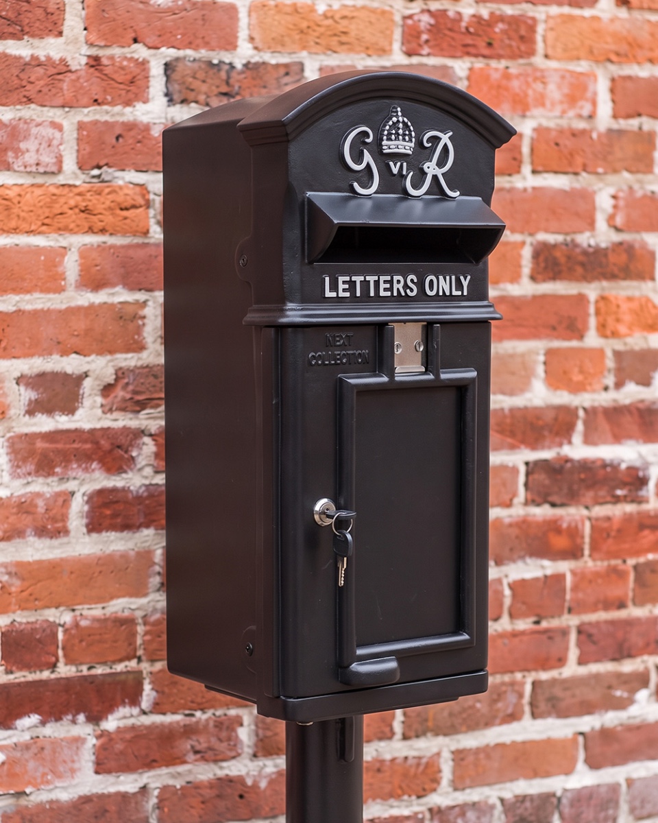 The King George Free Curved Top Post Box