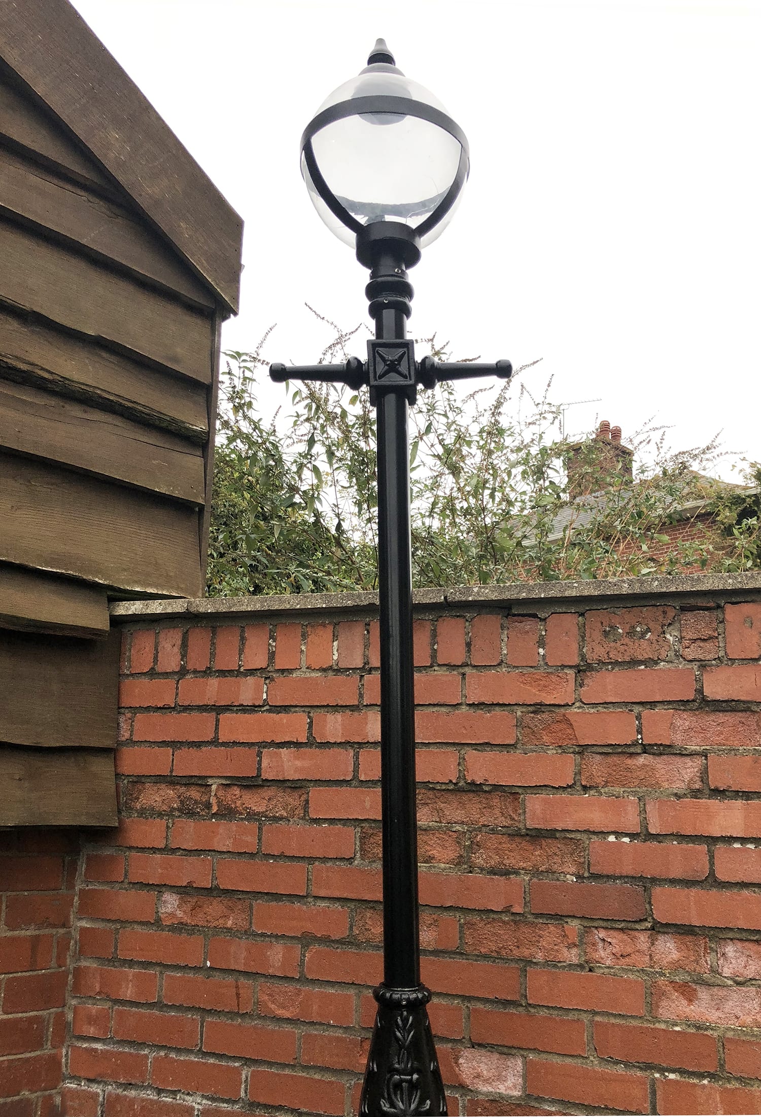 Stately Lamppost Set