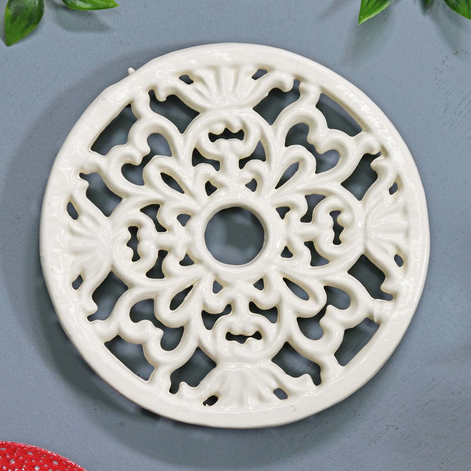 Cream Round Cast Iron Trivet