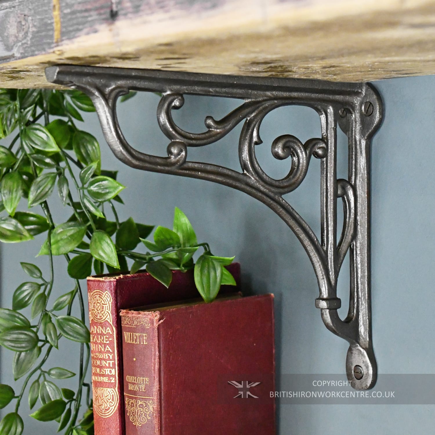 Traditional Scrolled Cast Iron Shelf Bracket - 18 x 20cm