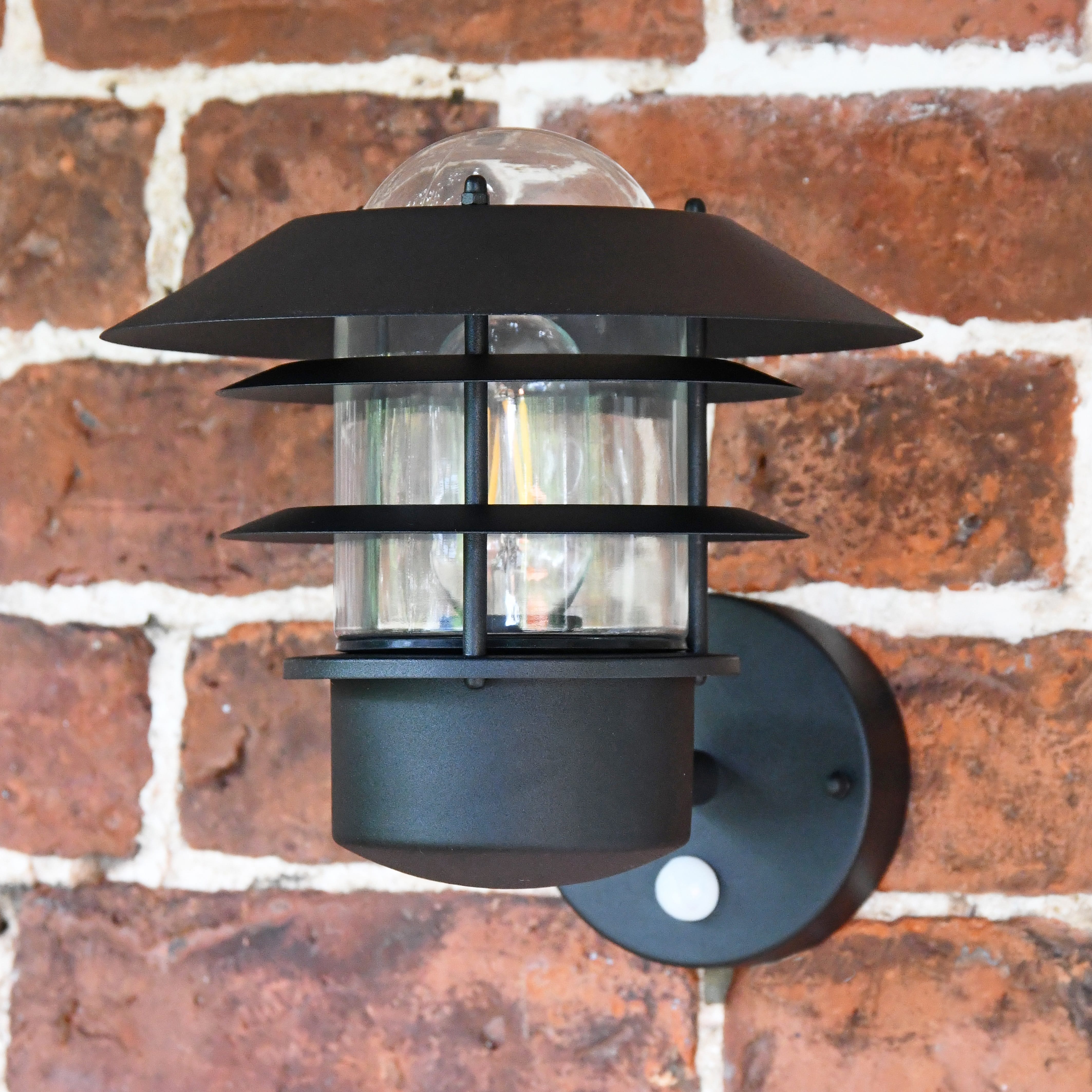 "Hinna" Black Wall Lantern with PIR