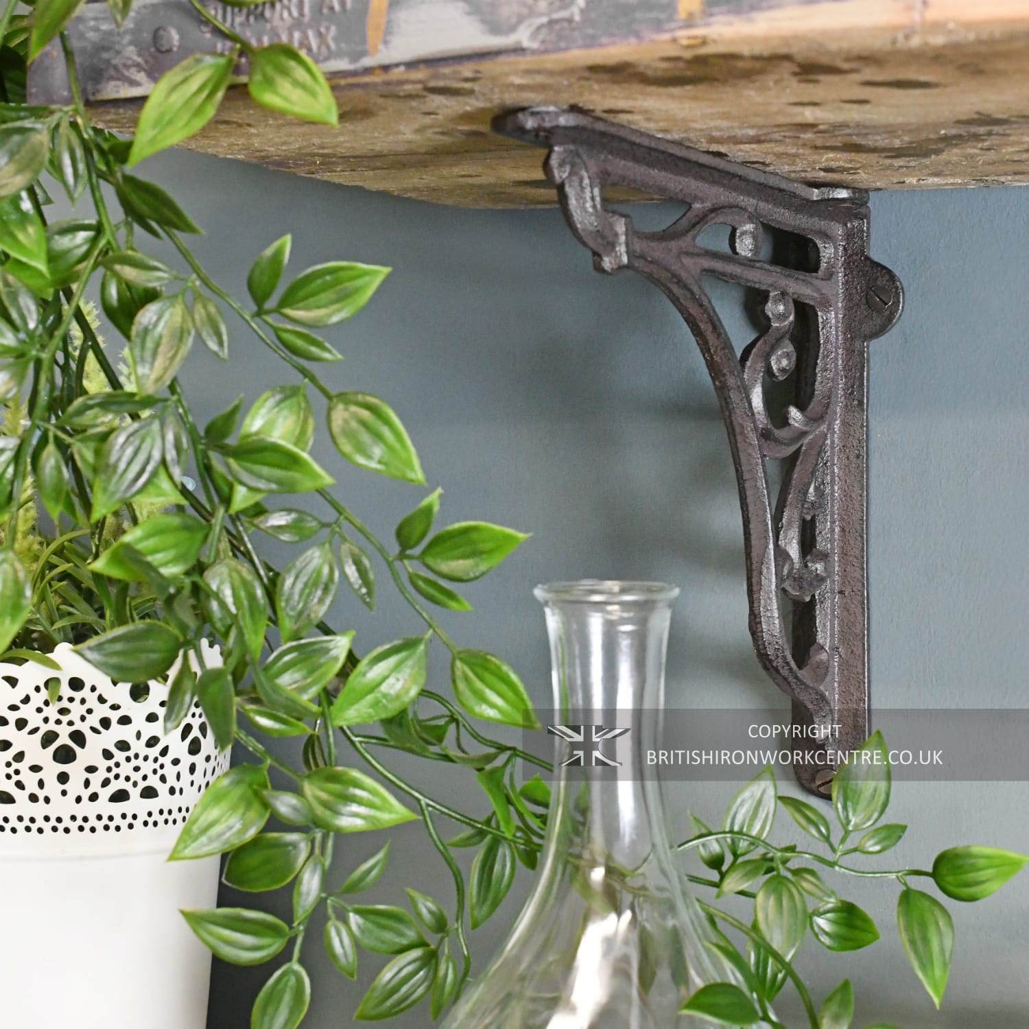 Ornate Cast Iron Shelf Bracket - 180mm x 180mm