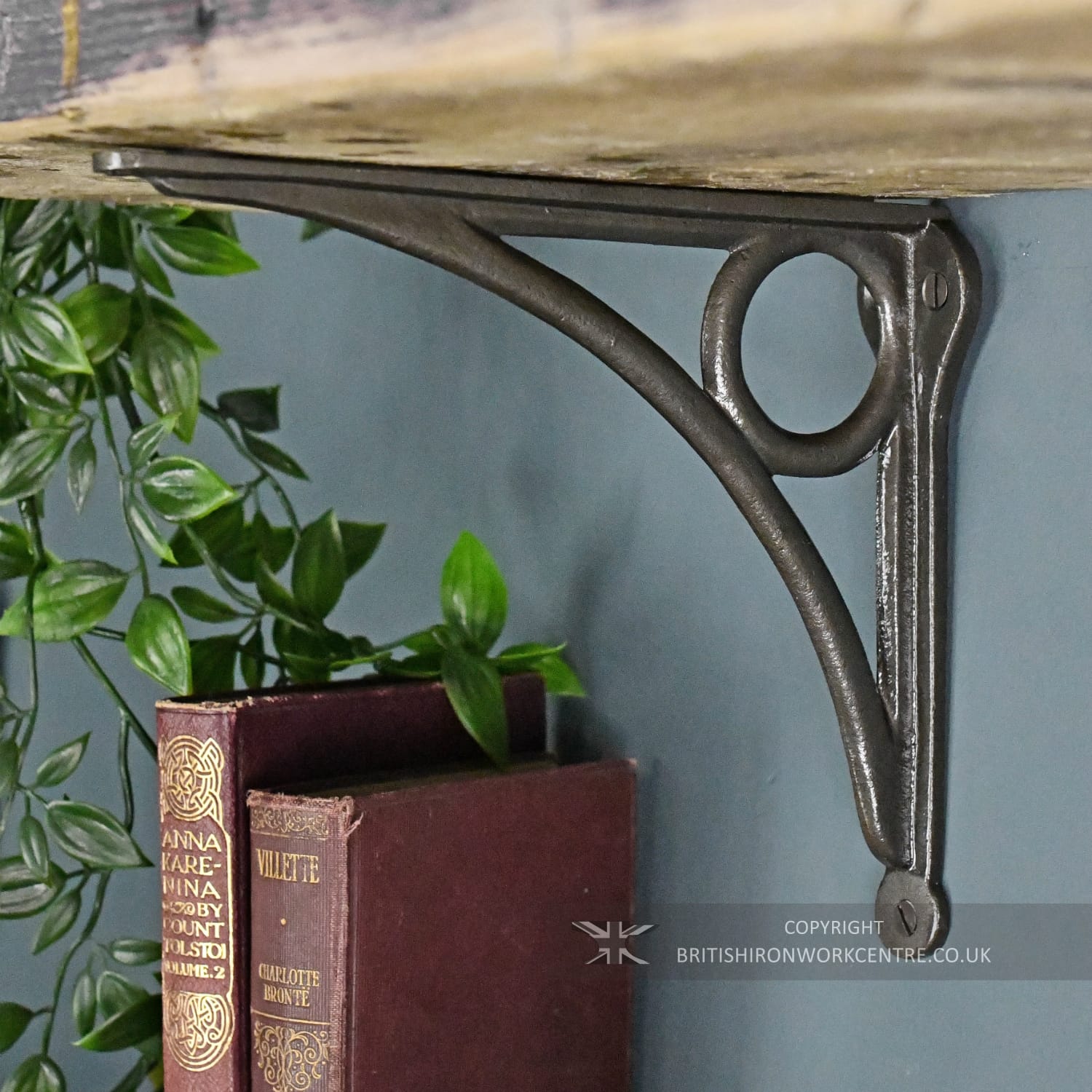 Cast Iron Round Design Shelf Bracket 16 x 19.5cm