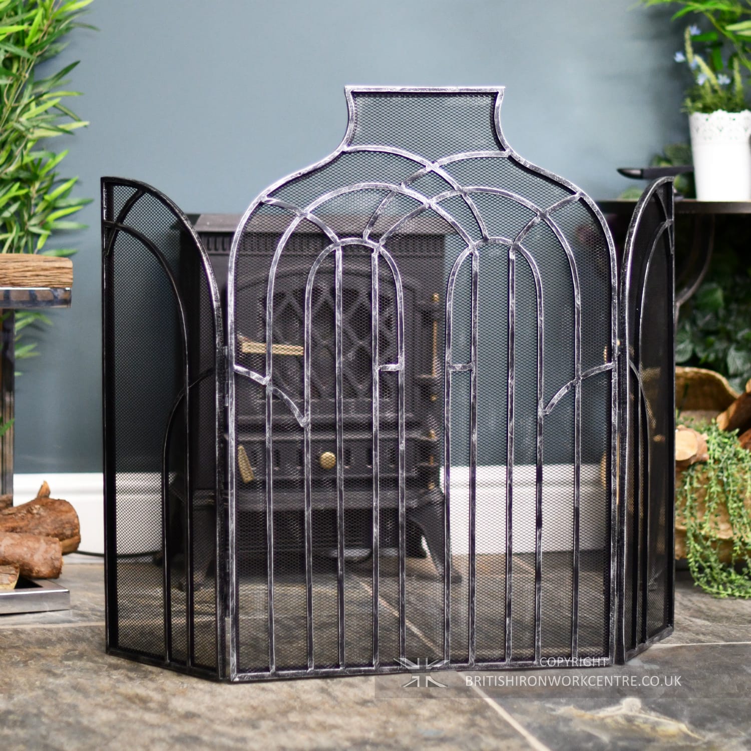 Antique Black and Silver Arched Gothic Three Fold Fire Guard