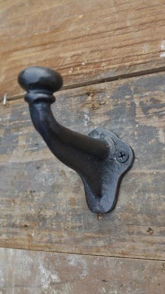 'Wilmslow' Classic Cast Iron Single Hook