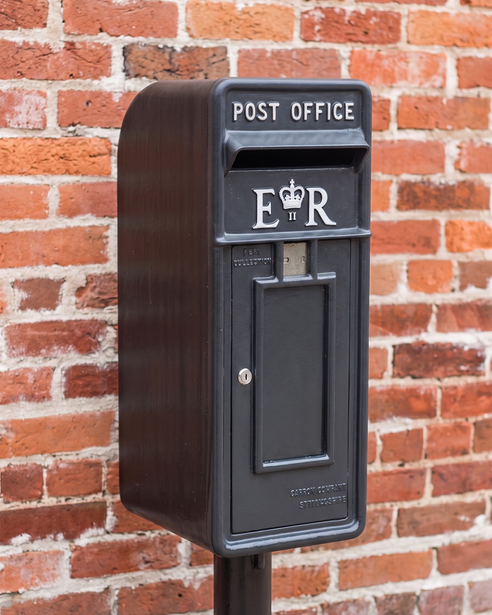 'Original Reproduction' Black Elizabeth Regina Post & Parcel Box