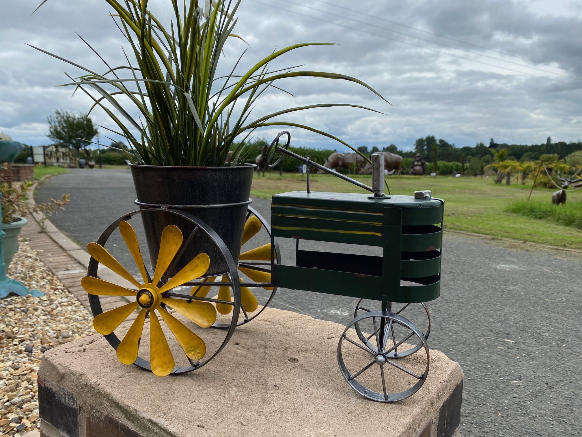 Tractor Flower Pot Holder