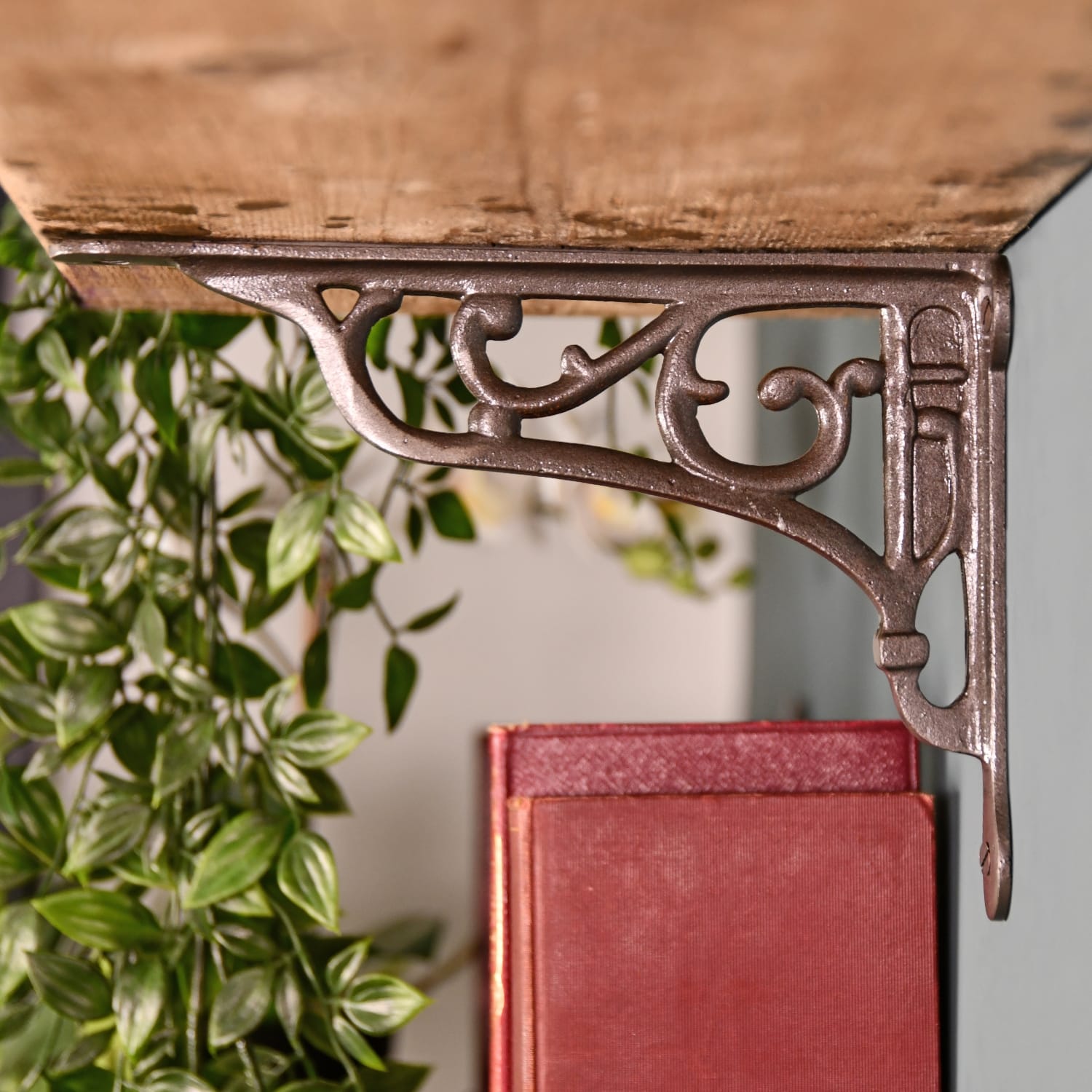 Antique Iron Wall Bracket 15 x 20cm
