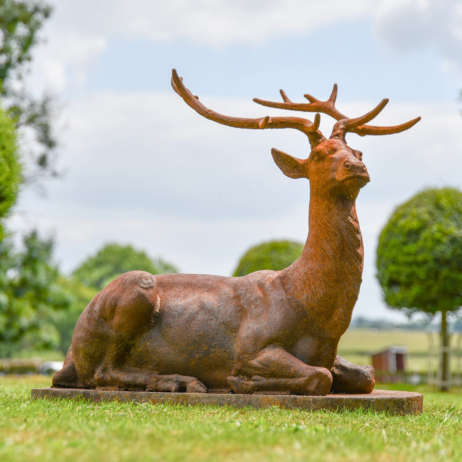 'Elkin' Sitting Stag Iron Sculpture - Facing Right
