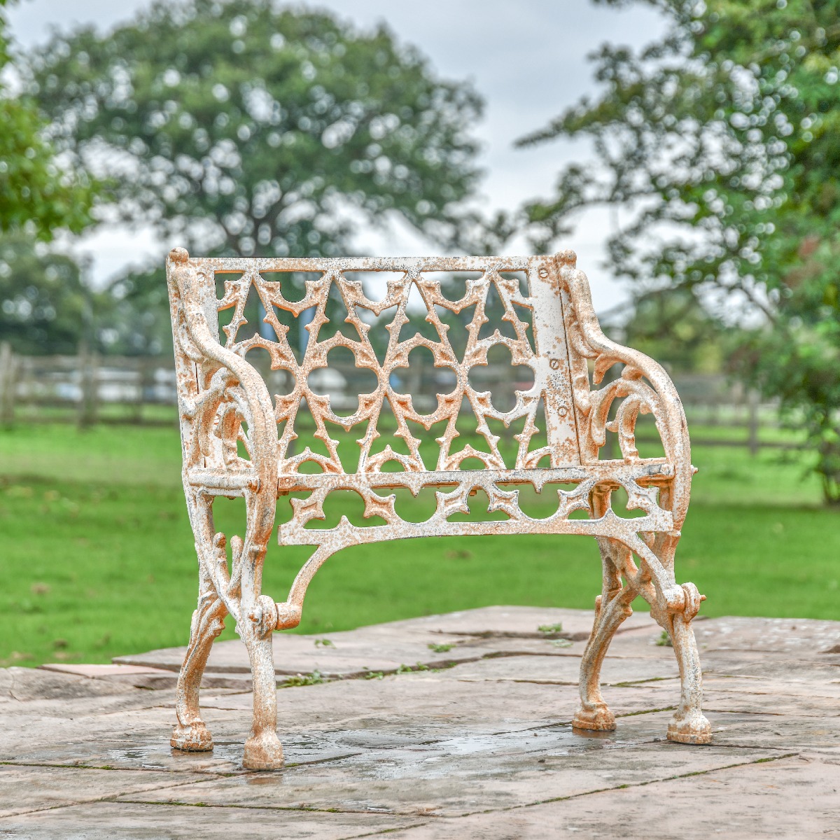 Antique Cream 'Quatrefoil' Victorian Cast Iron One Seat Bench
