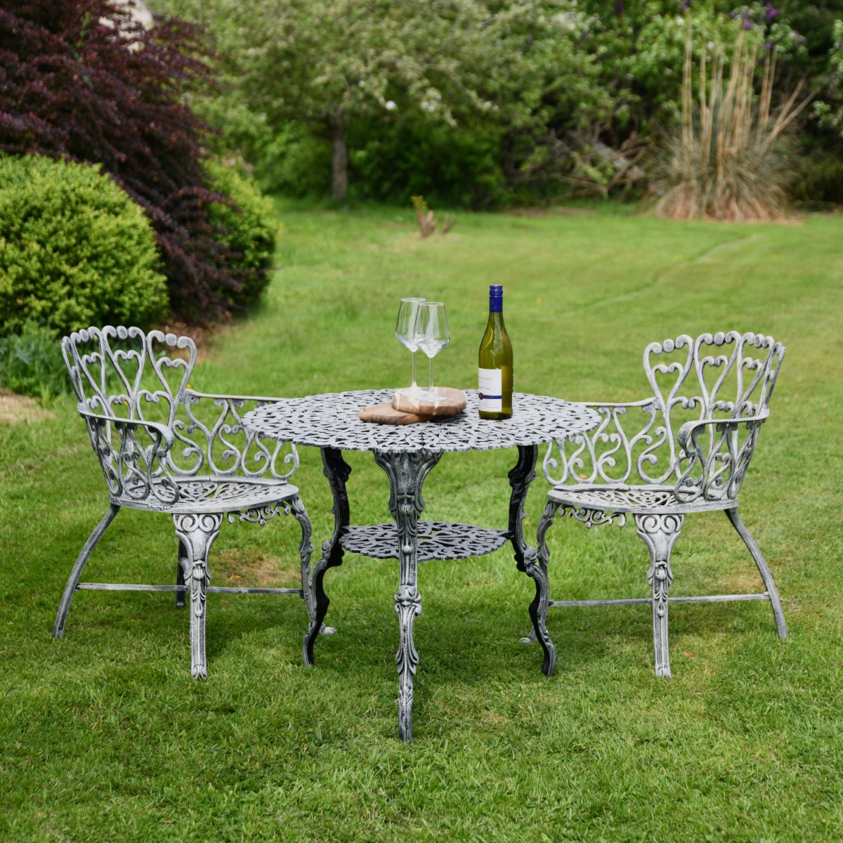 'Queen of Hearts' Antique Cream Two Seat Garden Dining Set