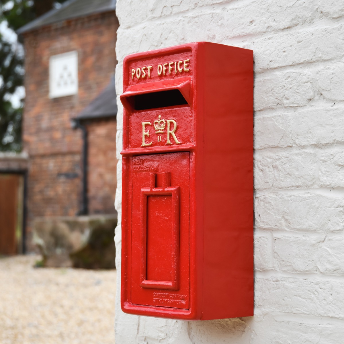 Elizabeth Regina Traditional Red and Gold Wall Mounted Post Box