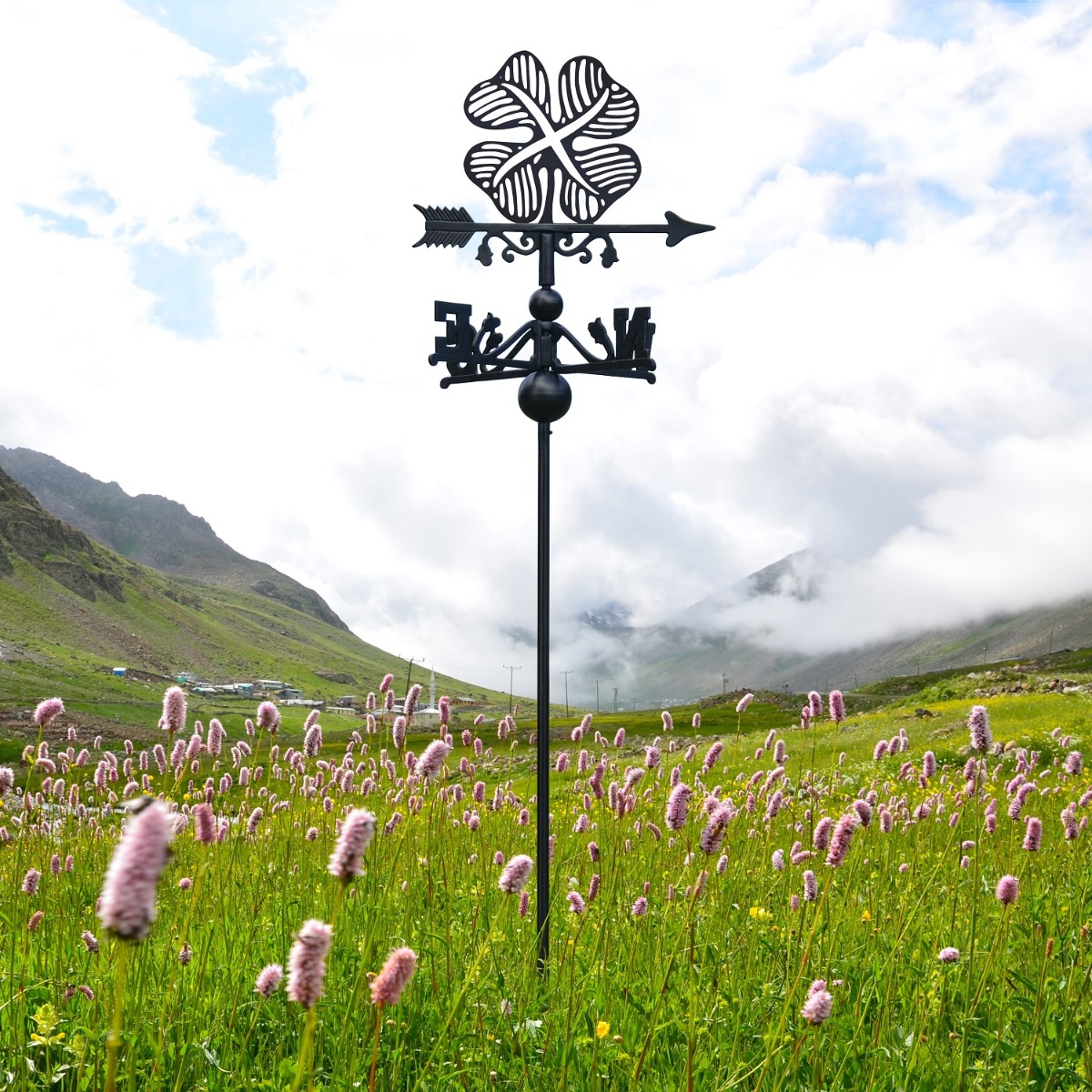 Cast Iron & Steel Sitting Celtic Clover Weathervane