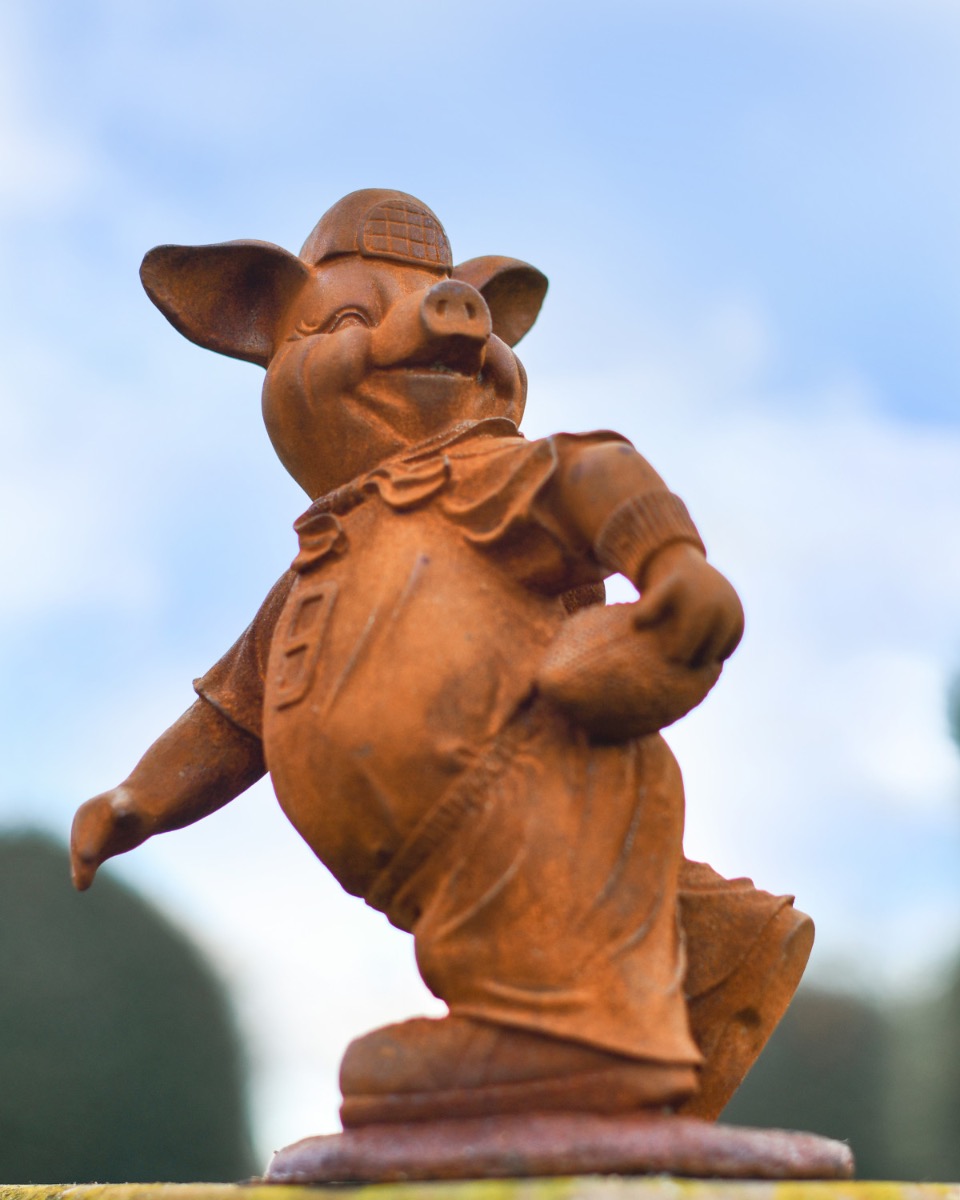 Rustic Cast Iron American Footballer…