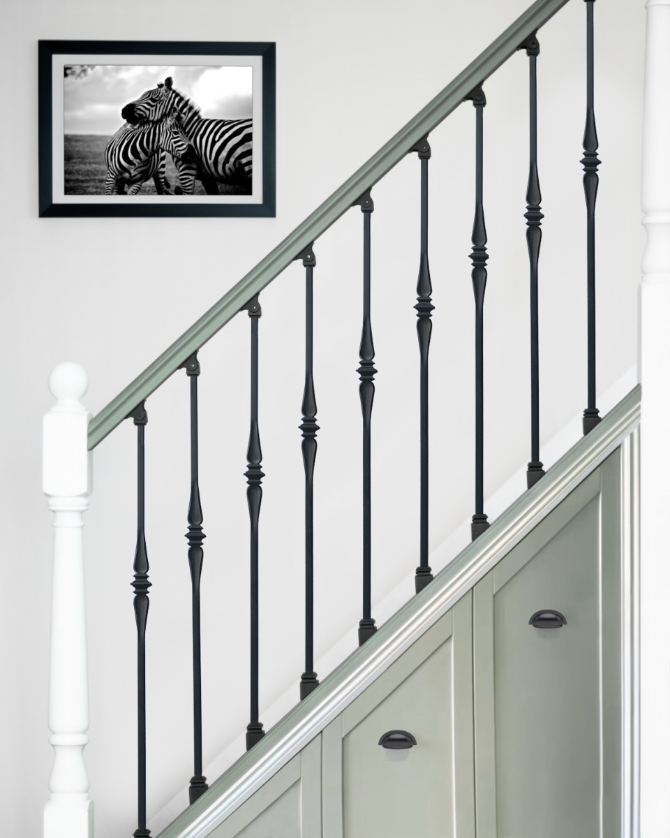 Steel 'Renfred' Single Central Notch Stair Spindle In Matte Black - Bracket…