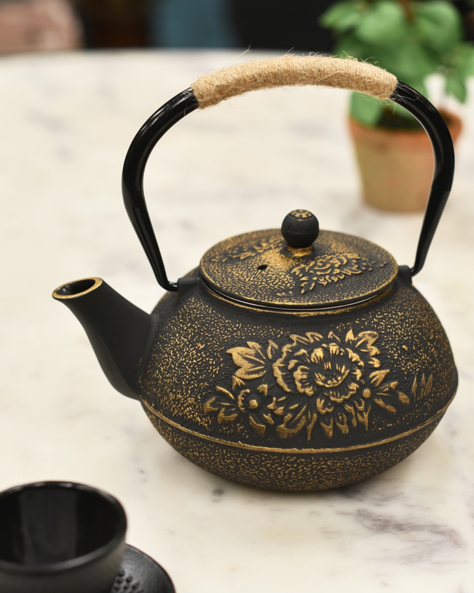 Cast Iron 'Kitakyushu' Gold Japanese Teapot
