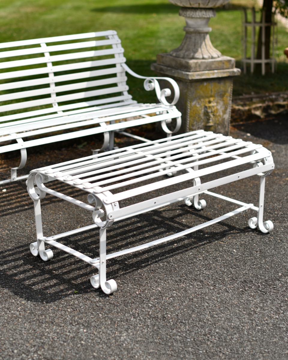 Antique Cream Robust 'Chatham' Park Table