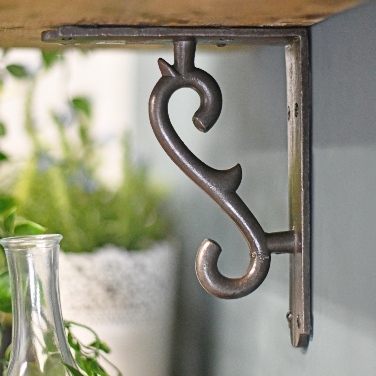Natural Cast Iron Scroll Effect Wall Bracket - 18cm x 14cm