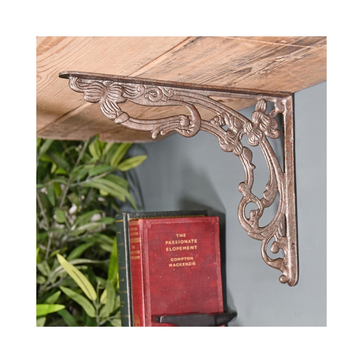 Scroll Design Cast Iron Victorian Shelf Bracket