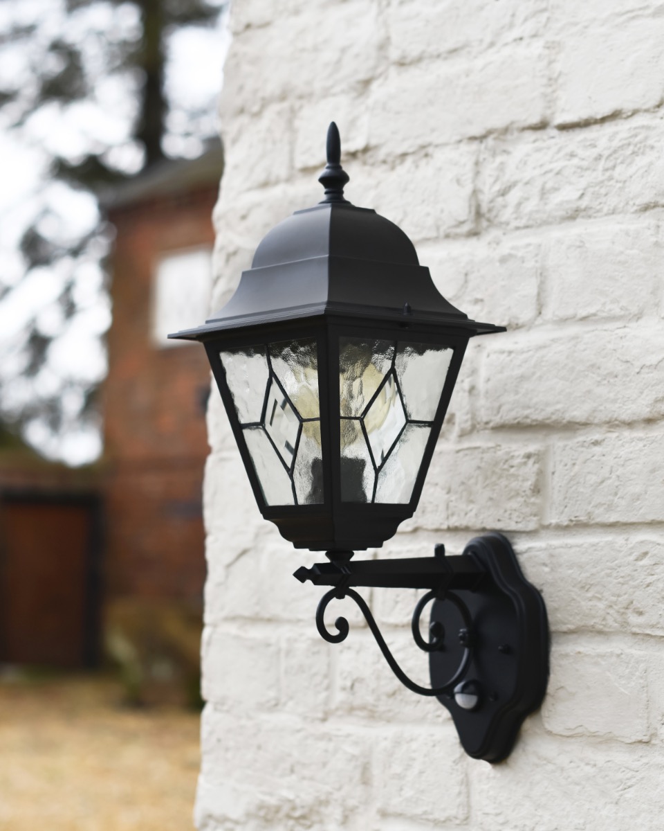 Traditional Wall Lantern With PIR Motion Sensor