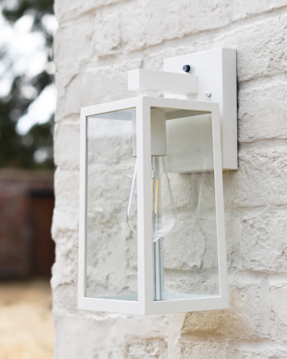Contemporary White 'Caja' Wall Light - Clear Glass