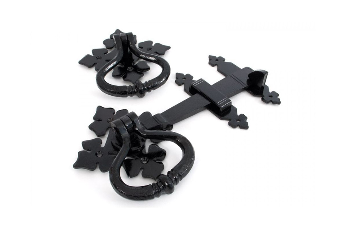 Traditional Black Victorian Handle Latch Set