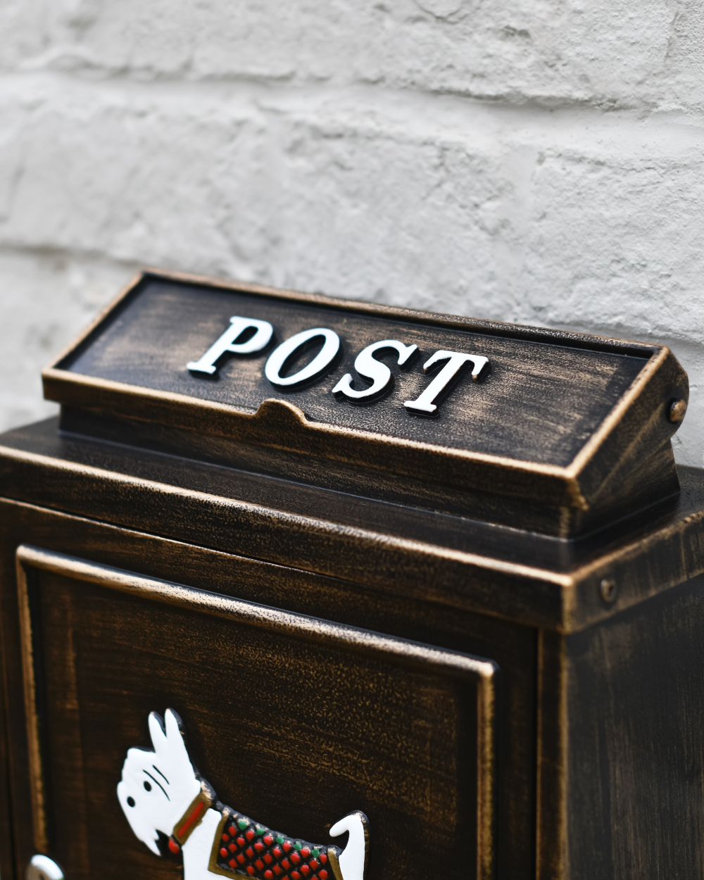 Post details on the post box with Scottish Terrier Motif