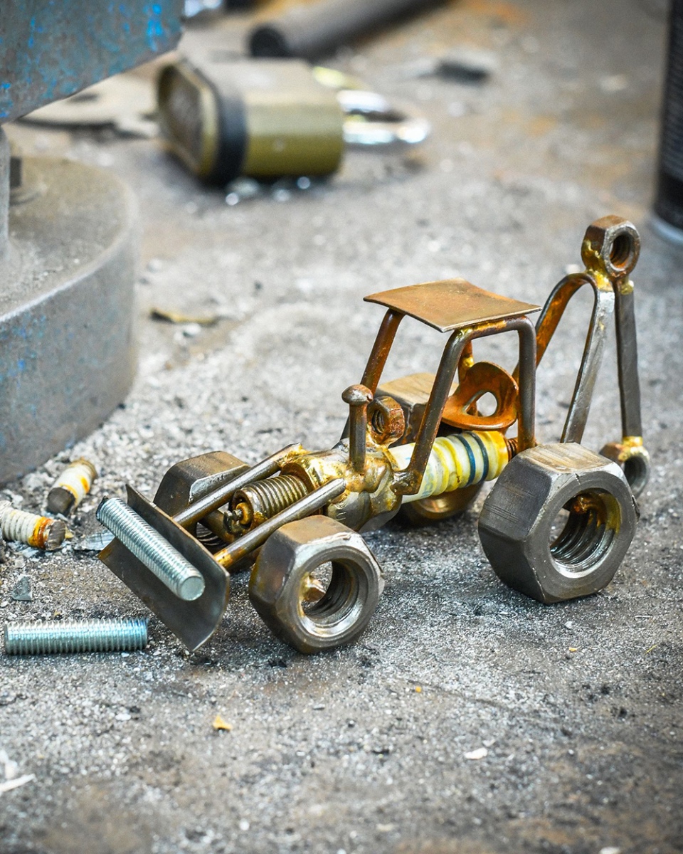 Rustic Digger Scrap Metal Art Sculpture - 6cm