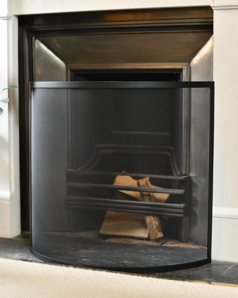 Simplistic Black Curved Single Panel Fire Guard