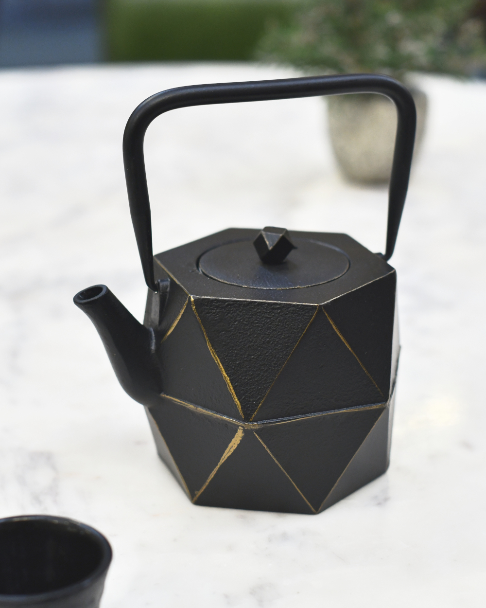 Art Deco Cast Iron 'Bijutsu' Japanese Black & Gold Teapot - 0.9L