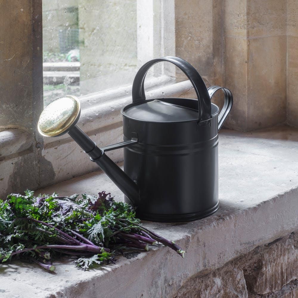 Traditional Black 'Alnwick' Watering Can - 5L