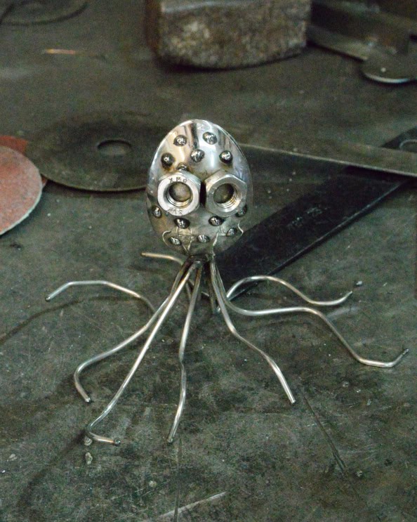 'Bubbles' The Octopus Scrap Metal Art Sculpture - 10cm (Clearance)