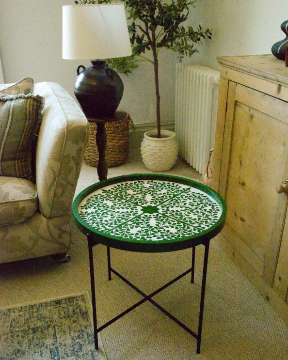 Circular Decorative Wooden Table With Iron Legs
