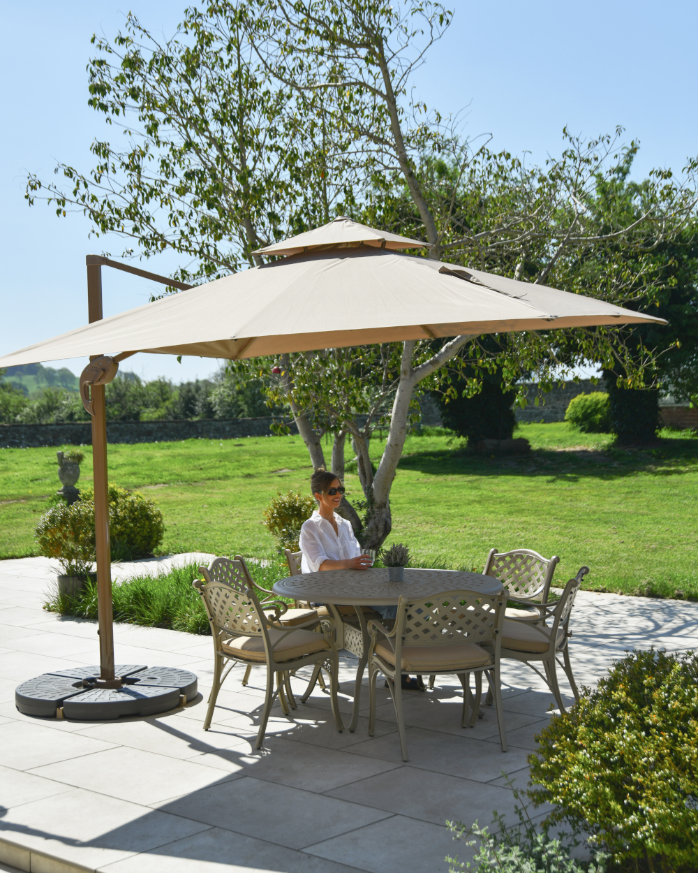 'Middleton' Champagne Six Seater Garden Dining Set