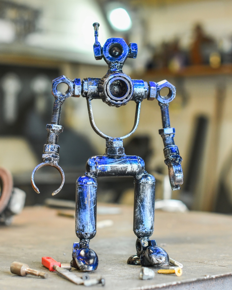 'Assembler' The Robot Scrap Metal Art Sculpture