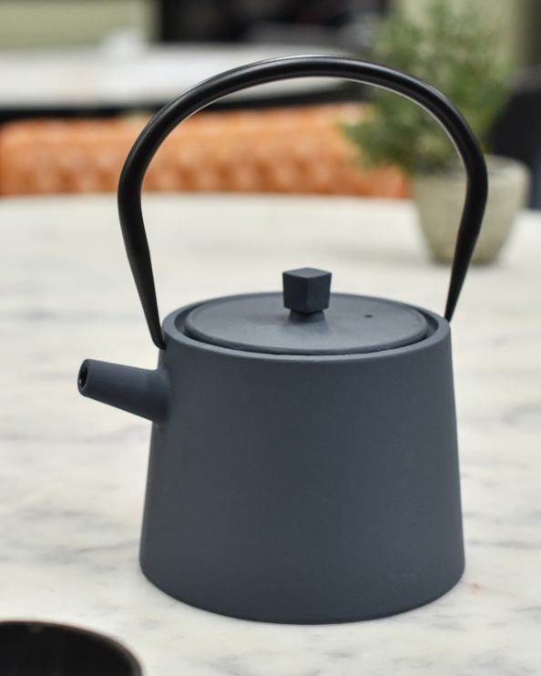 Simplistic 'Chiba' Cast Iron Japanes…