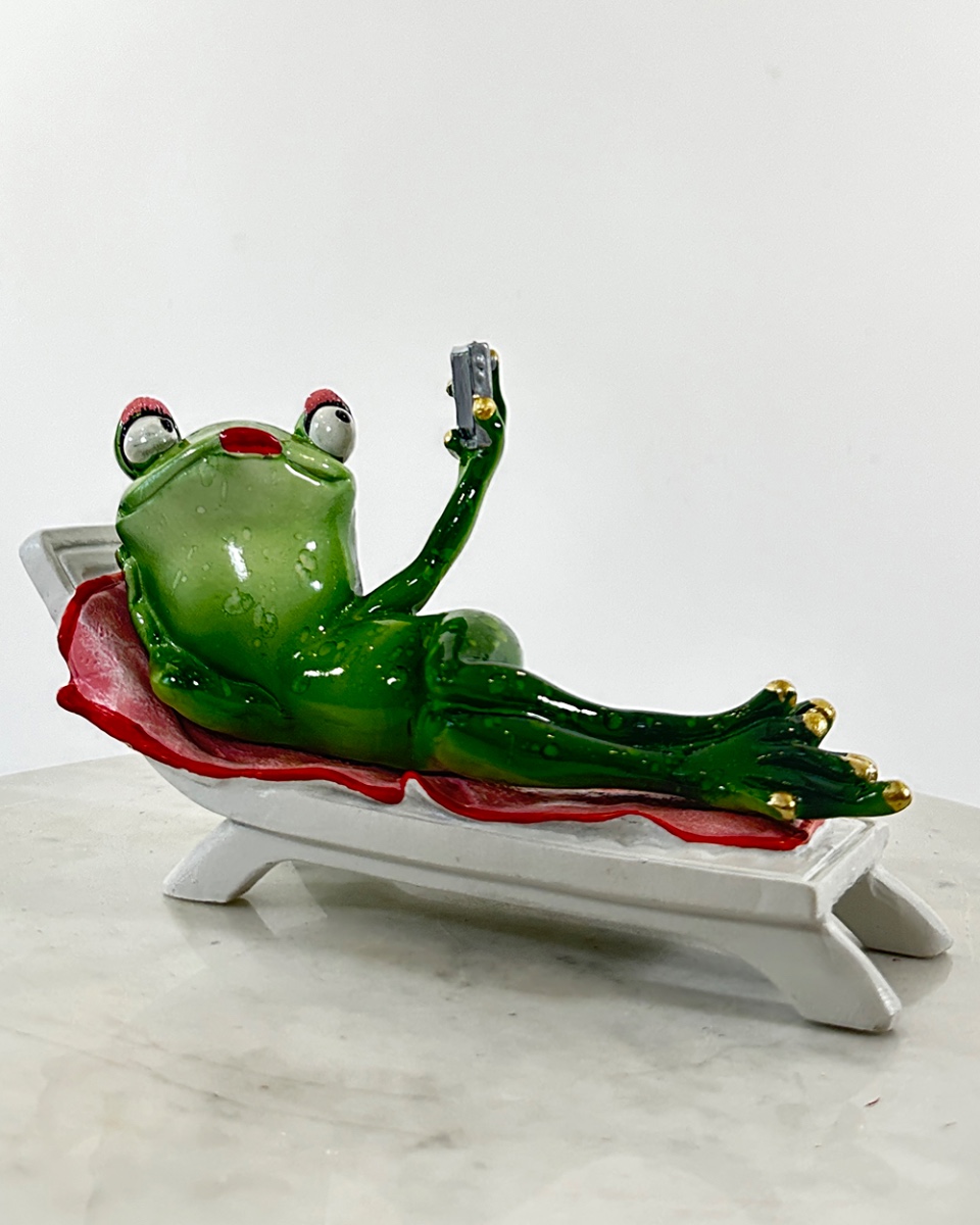'Holiday Selfie' Resin Frog Ornament
