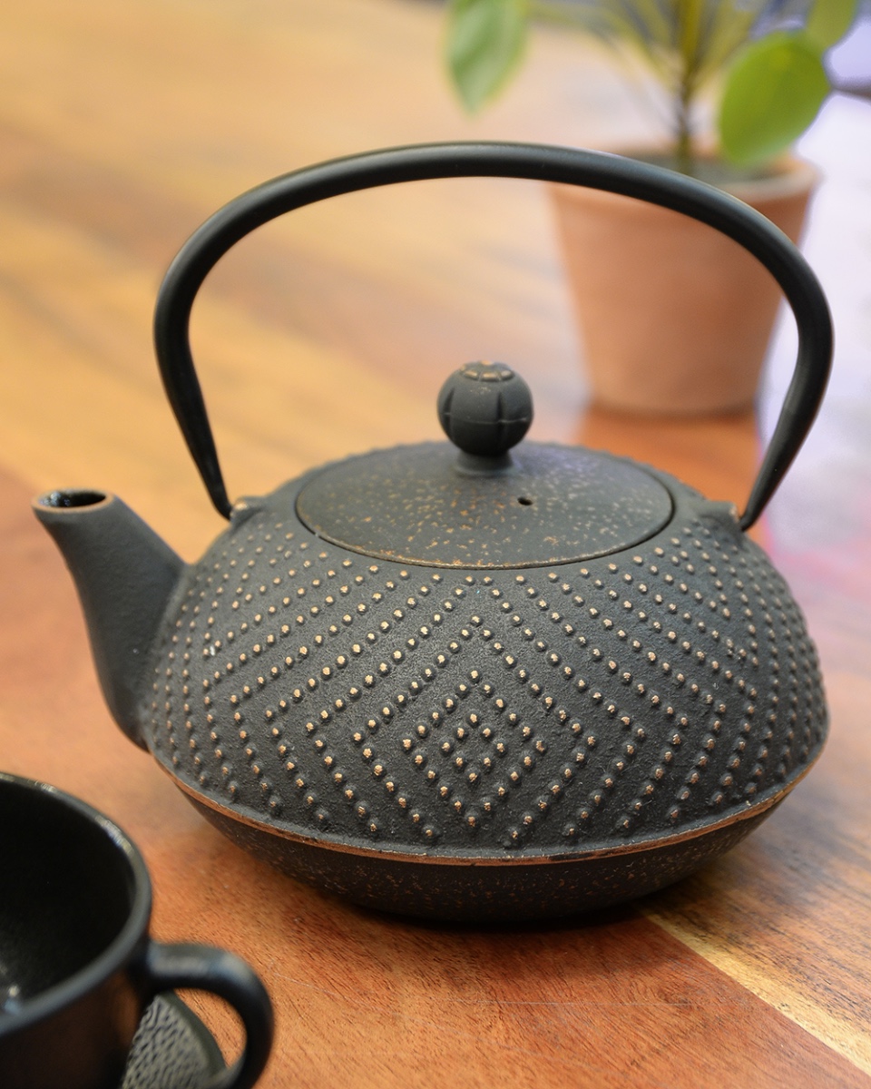Cast Iron 'Arare' Japanese Black & G…