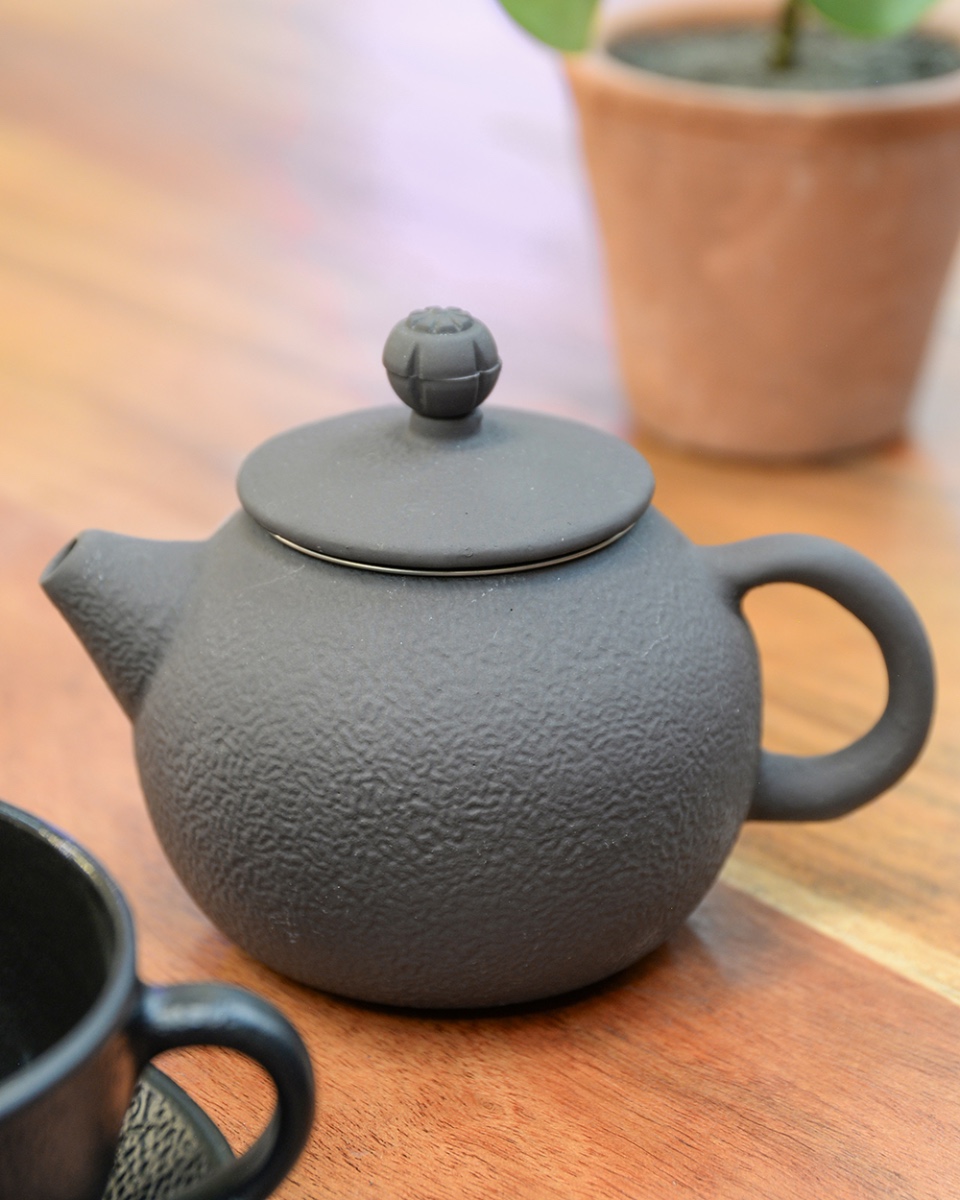 Cast Iron 'Iwa' Japanese Stone Grey Teapot