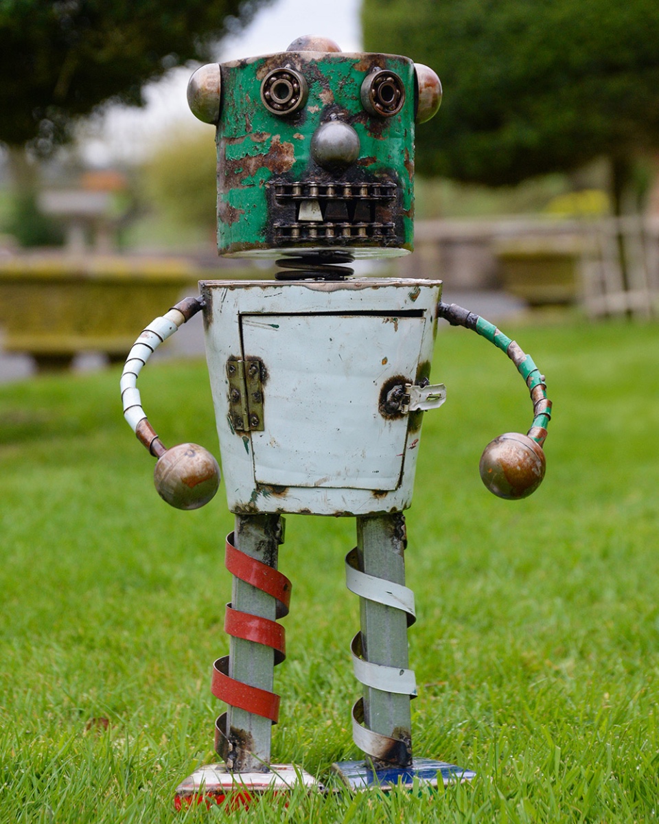 'Bearing' The Recycled Metal Robot S…