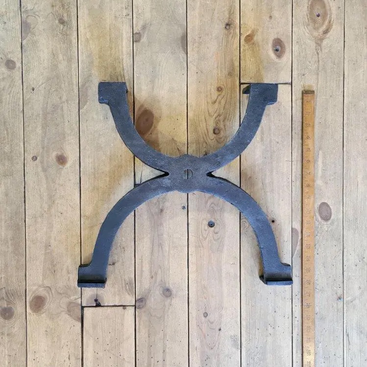 Iron 'Horseshoe' Coffee Table End Fr…