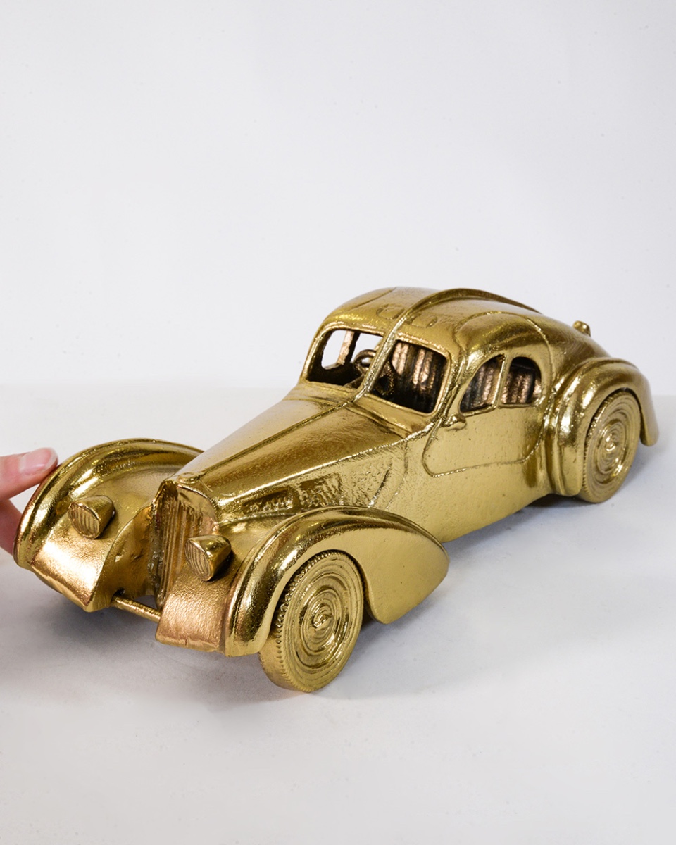 Scale Of The Bugatti Type 57SC Atlantic Interior Ornament